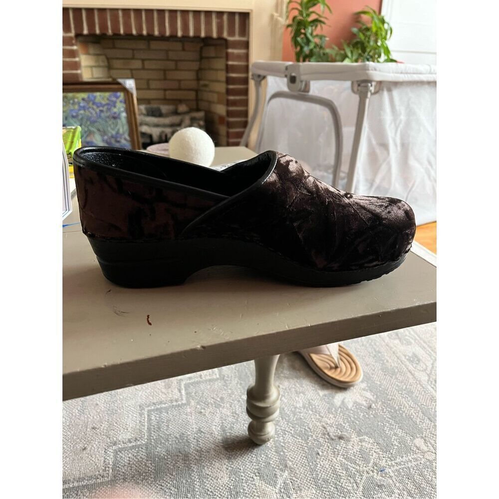 Dansko Brown Crushed Velvet Clogs sz 42 US 11.5-12 NWOT